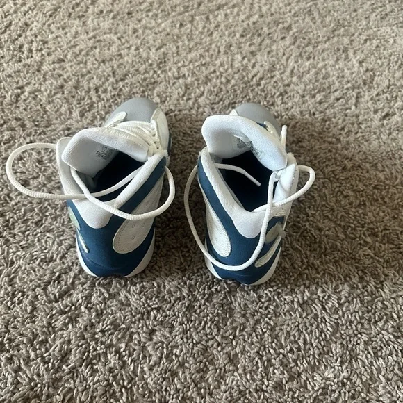 Used Jordan Kids Sneakers - White and Gray - Picture 4 of 5